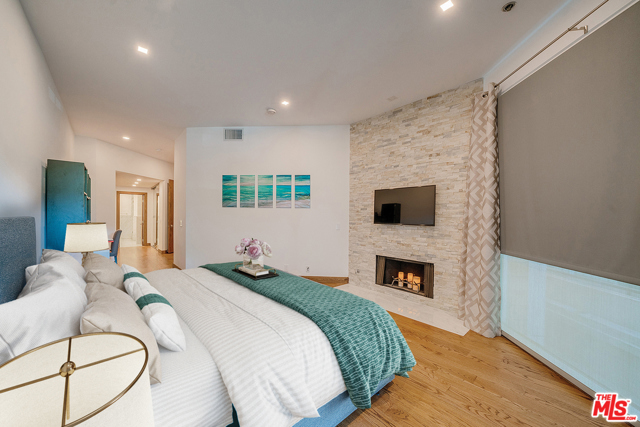 1 Bed Home for Sale in Los Angeles, California