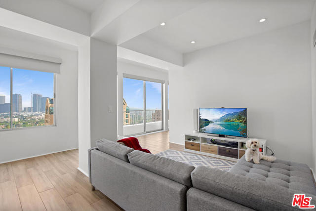 1 Bed Home for Sale in Los Angeles, California