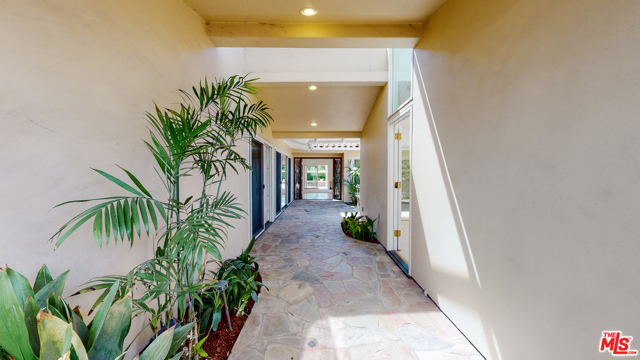 Paageway into courtyard to front door