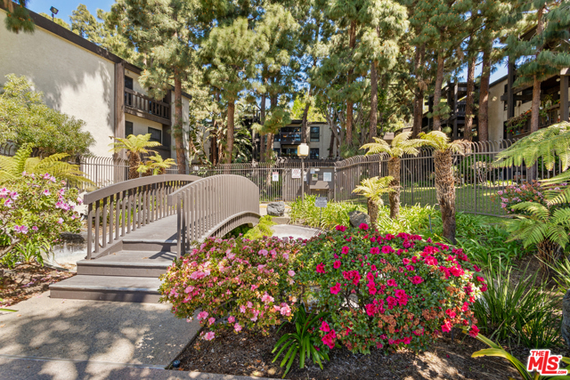 1 Bed Home for Sale in Playa del Rey, California