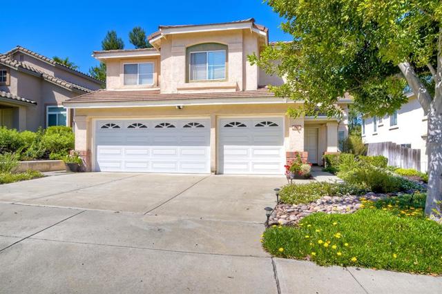 Lovely curb appeal & plenty of parking !!