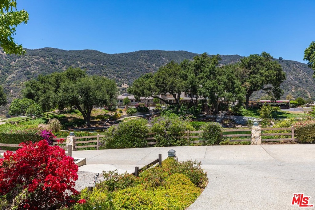3100 MANDEVILLE CANYON ROAD, LOS ANGELES, CA 90049 3100 MANDEVILLE CANYON ROAD, LOS ANGELES, CA 90049