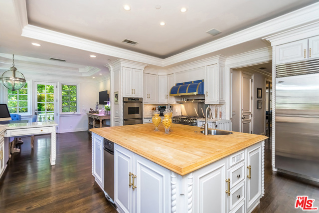 7 Bed Home for Sale in Beverly Hills, California