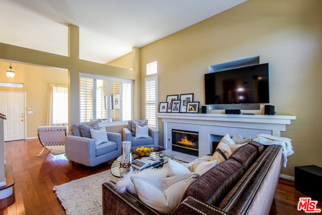 3 Bed Home for Sale in Hawthorne, California