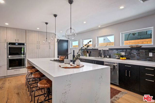 5 Bed Home for Sale in Studio City, California