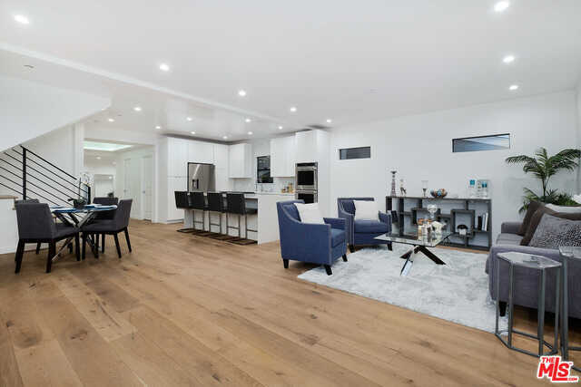 2704 OAK Avenue, Manhattan Beach, California 90266, 3 Bedrooms Bedrooms, ,3 BathroomsBathrooms,Residential,Sold,OAK,19530056