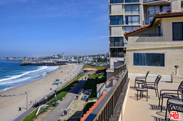 555 Esplanade, Redondo Beach, California 90277, 2 Bedrooms Bedrooms, ,2 BathroomsBathrooms,Residential,Sold,Esplanade,21752752