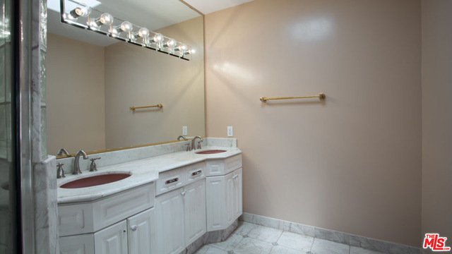 5 Bed Home for Sale in Encino, California