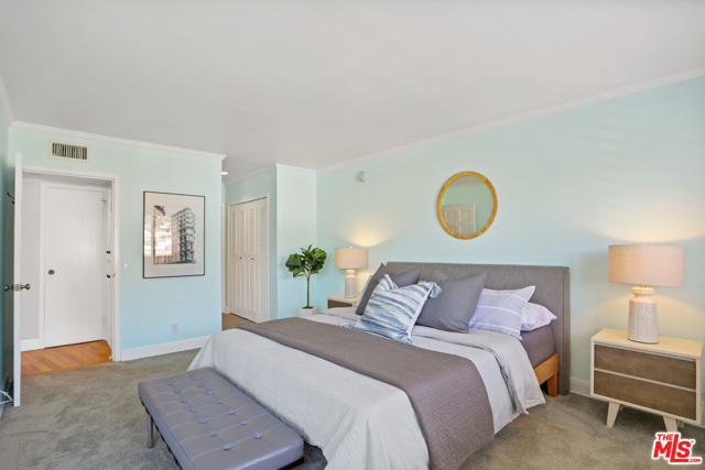 1 Bed Home for Sale in Los Angeles, California