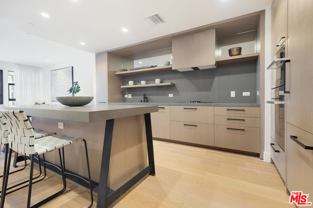 1 Bed Home for Sale in Los Angeles, California