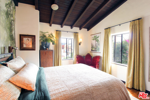 1 Bed Home for Sale in Los Angeles, California