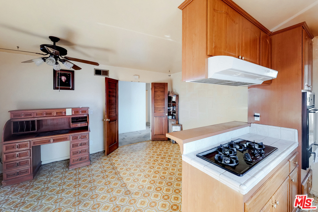 Kitchen / Dining Area