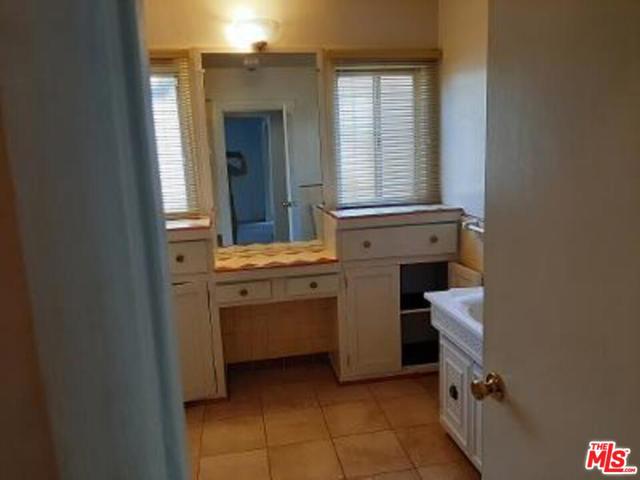 2 Bed Home for Sale in Inglewood, California