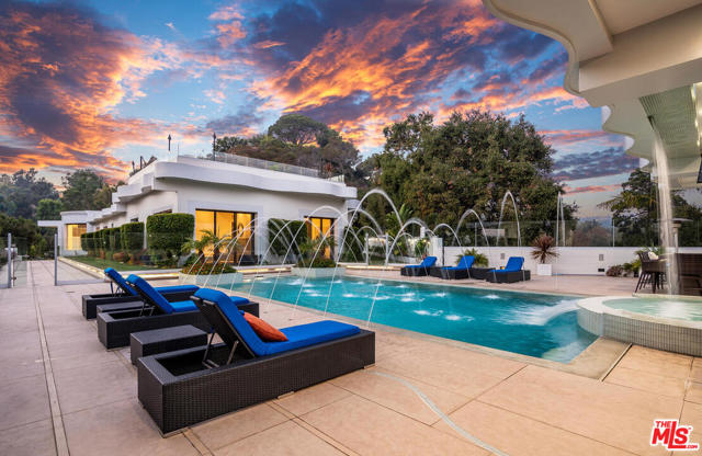 Photo of 932 Rivas Canyon Road, Pacific Palisades, CA 90272