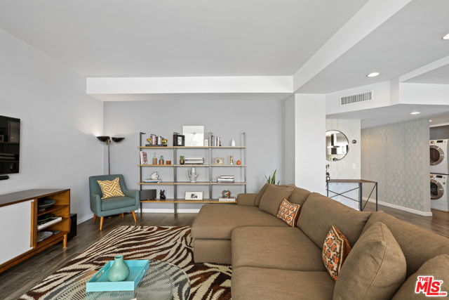 1 Bed Home for Sale in Los Angeles, California