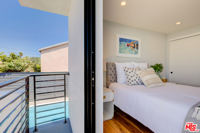 1017 8TH Street, Hermosa Beach, California 90254, 3 Bedrooms Bedrooms, ,2 BathroomsBathrooms,Residential,Sold,8TH,19507088