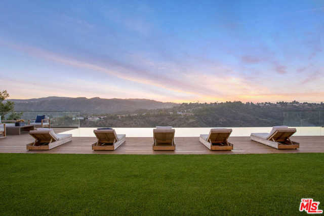 5 Bed Home for Sale in Los Angeles, California