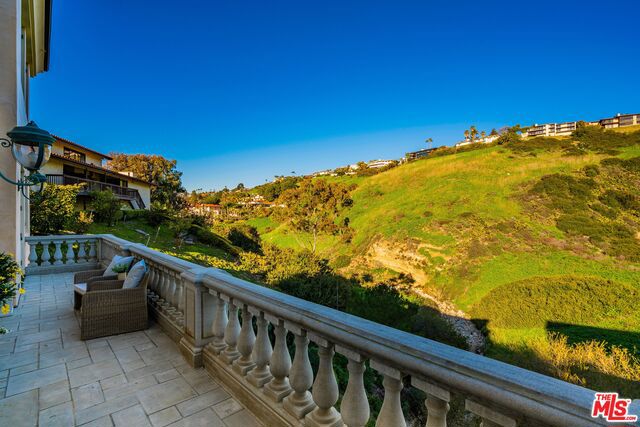 2851 VIA VICTORIA, Palos Verdes Estates, California 90274, 3 Bedrooms Bedrooms, ,5 BathroomsBathrooms,Residential,Sold,VIA VICTORIA,19434646