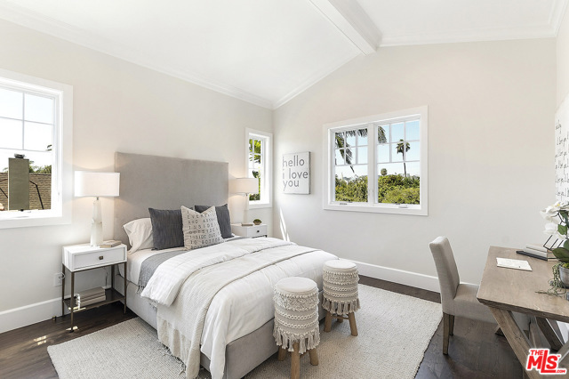 5 Bed Home for Sale in Los Angeles, California