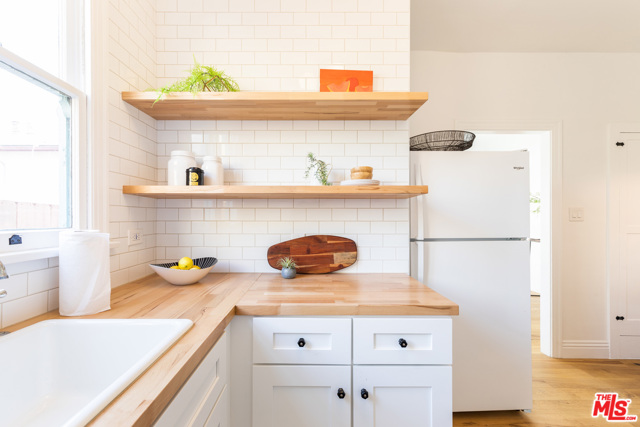 1 Bed Home for Sale in Los Angeles, California
