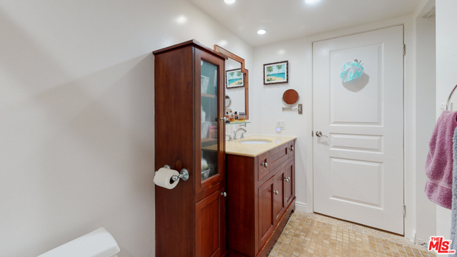 1 Bed Home for Sale in Los Angeles, California