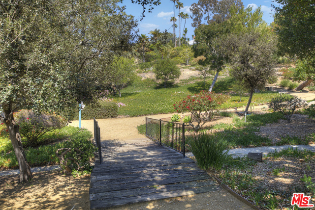 1 Bed Home for Sale in Pacific Palisades, California