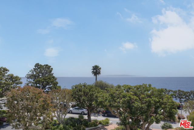 1 Bed Home for Sale in Pacific Palisades, California