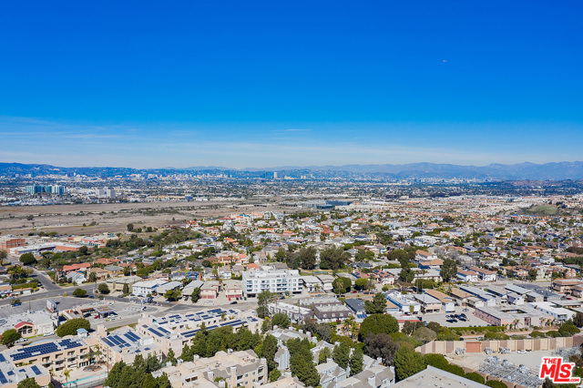 1 Bed Home for Sale in Playa del Rey, California