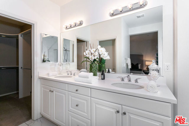 3 Bed Home for Sale in Hawthorne, California