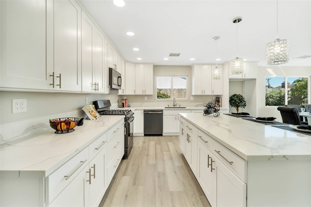 4453 Governor Dr