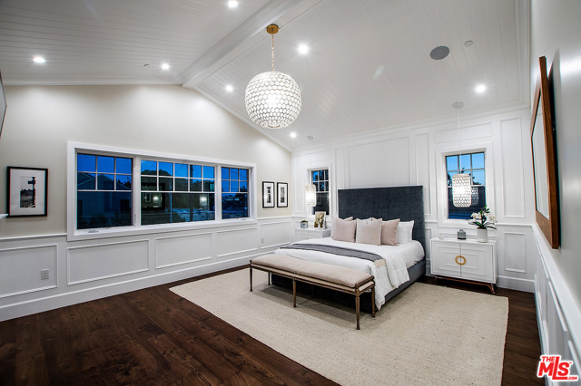 5 Bed Home for Sale in Los Angeles, California