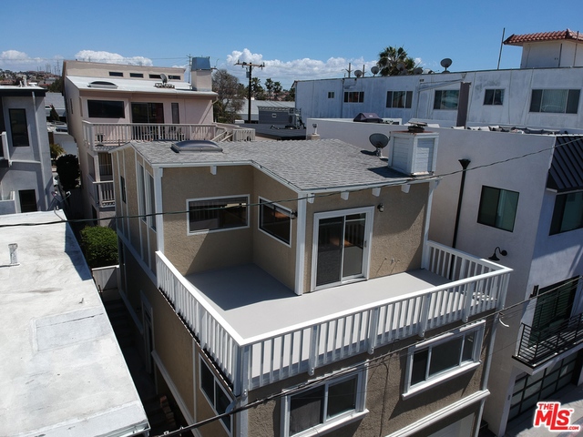 122 BAYVIEW Drive, Hermosa Beach, California 90254, 3 Bedrooms Bedrooms, ,2 BathroomsBathrooms,Residential,Sold,BAYVIEW,18324854