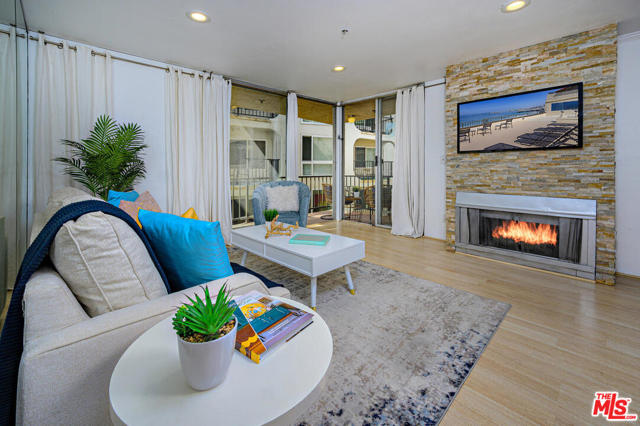 555 Esplanade, Redondo Beach, California 90277, 2 Bedrooms Bedrooms, ,2 BathroomsBathrooms,Residential,Sold,Esplanade,21752752