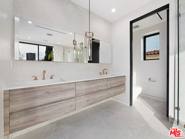 4 Bed Home for Sale in Los Angeles, California