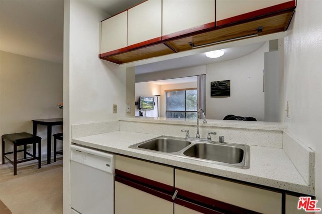 1 Bed Home for Sale in Los Angeles, California