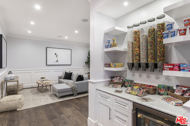 5 Bed Home for Sale in Los Angeles, California