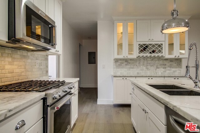 2705 ROBINSON Street, Redondo Beach, California 90278, 4 Bedrooms Bedrooms, ,3 BathroomsBathrooms,Residential,Sold,ROBINSON,17225096