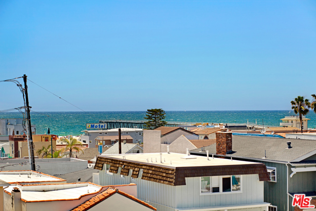 904 MANHATTAN Avenue, Hermosa Beach, California 90254, 4 Bedrooms Bedrooms, ,4 BathroomsBathrooms,Residential,Sold,MANHATTAN,20591878