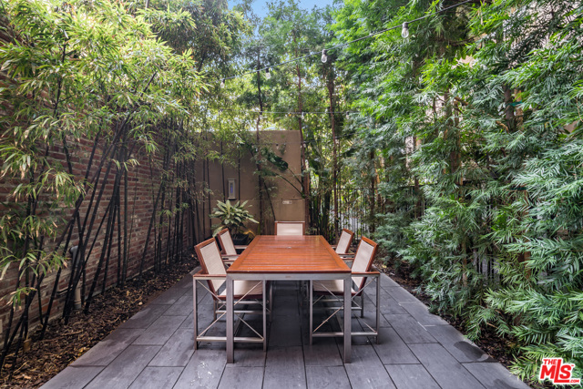 1 Bed Home for Sale in Los Angeles, California