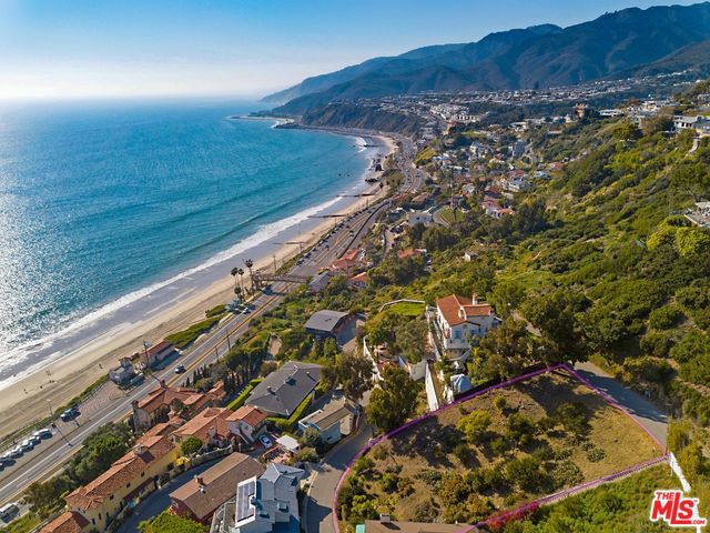 Photo of 17502 W Revello Drive, Pacific Palisades, CA 90272