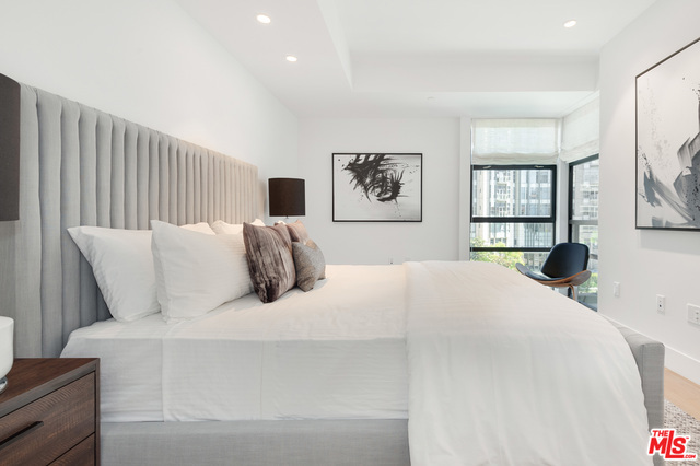 1 Bed Home for Sale in Los Angeles, California
