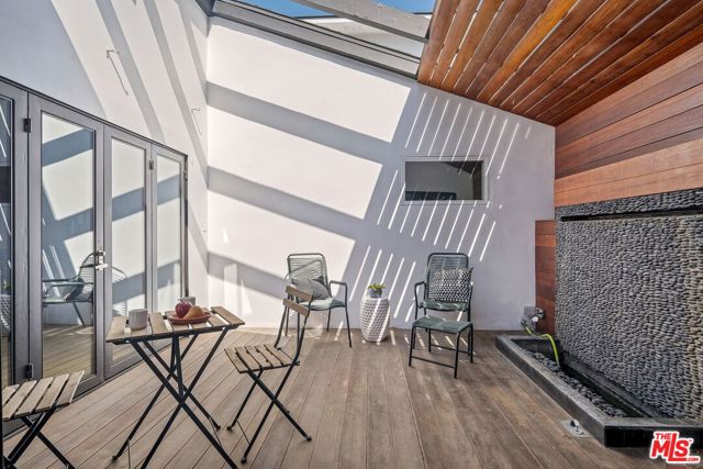 5 Bed Home for Sale in Studio City, California