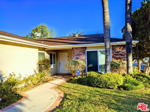 Photo of 21701 COSTANSO Street, Woodland Hills, CA 91364