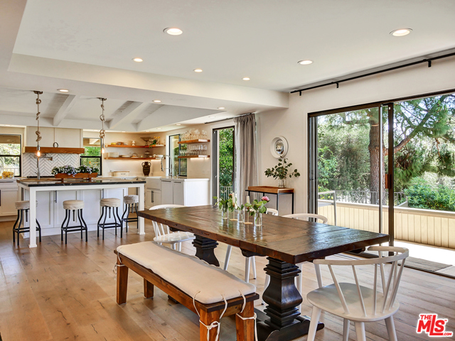 Great Dining Area wi Ocean Views