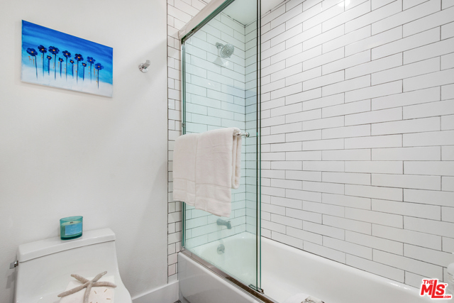 1 Bed Home for Sale in Playa del Rey, California