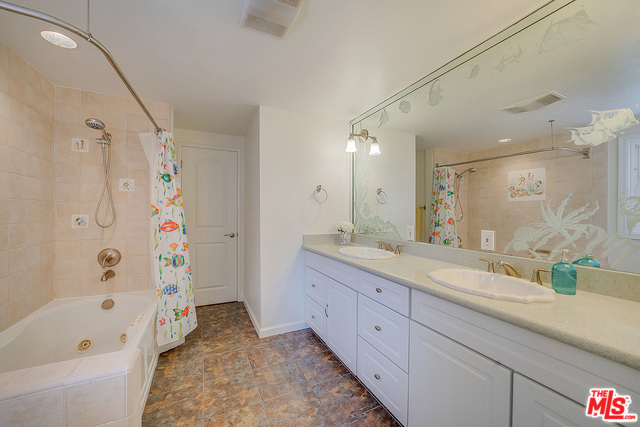 30945 RUE VALOIS, Rancho Palos Verdes, California 90275, 4 Bedrooms Bedrooms, ,3 BathroomsBathrooms,Residential,Sold,RUE VALOIS,20539622