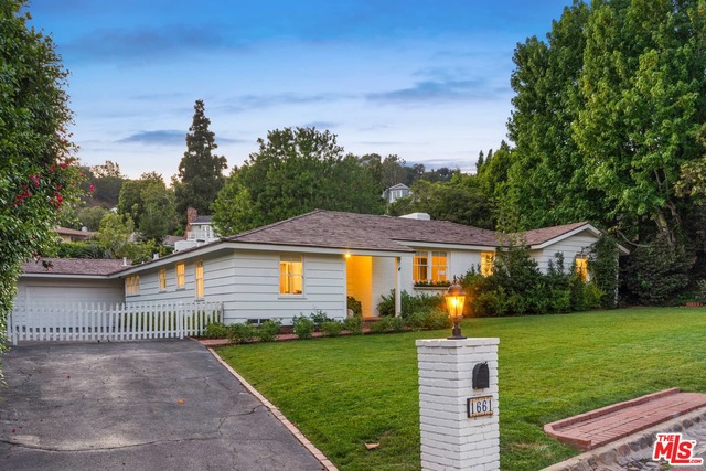 Photo of 1661 SAN REMO Drive, Pacific Palisades, CA 90272