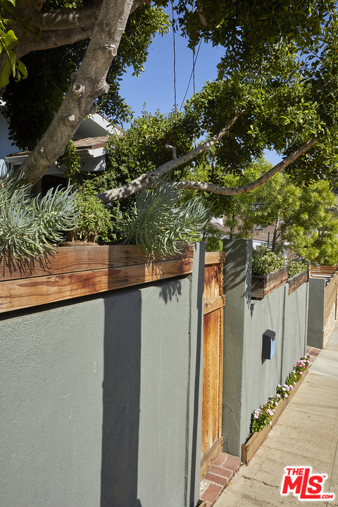 2 Bed Home for Sale in Los Angeles, California