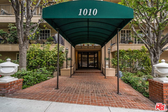 1 Bed Home for Sale in West Hollywood, California
