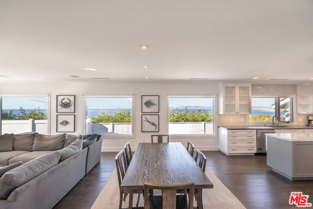 402 VIA SAN SEBASTIAN, Redondo Beach, California 90277, 3 Bedrooms Bedrooms, ,1 BathroomBathrooms,Residential,Sold,VIA SAN SEBASTIAN,19437562